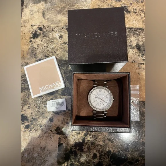 Michael Kors MK5779 Stainless Steel Ladies Watch ⌚️ - Picture 2 of 11